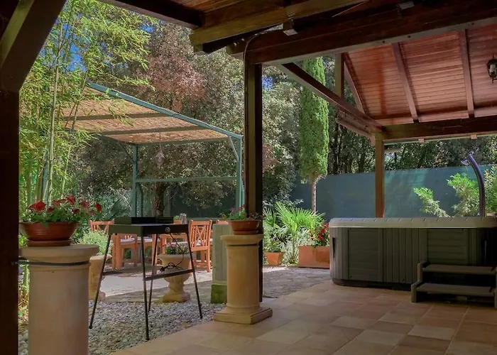 Pure Nature Haven By The Sea With Hot Tub