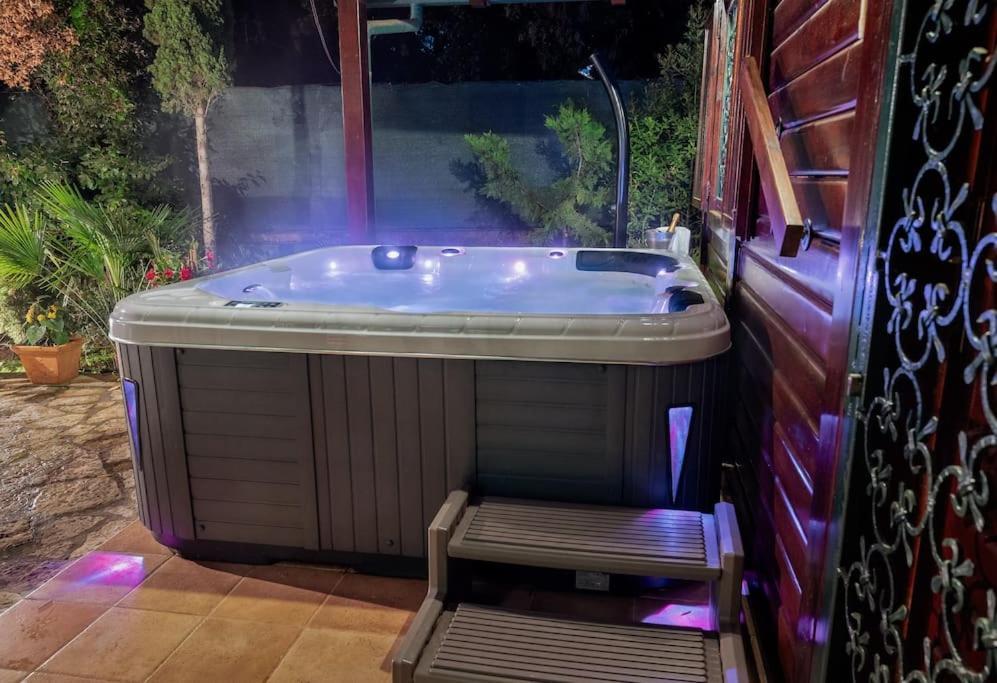 Dom wakacyjny Pure Nature Haven By The Sea With Hot Tub Rovinj