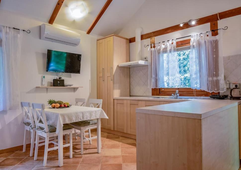 Pure Nature Haven By The Sea With Hot Tub Ferienhaus *